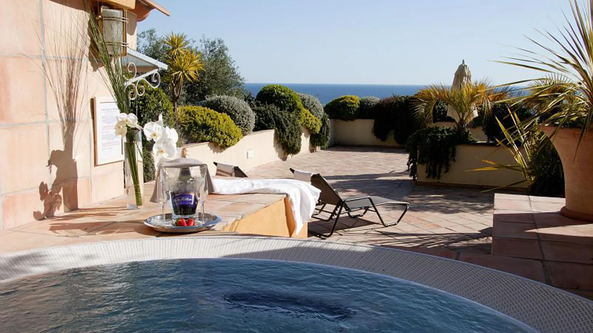 Hotel La Perouse Nice Baie Des Anges