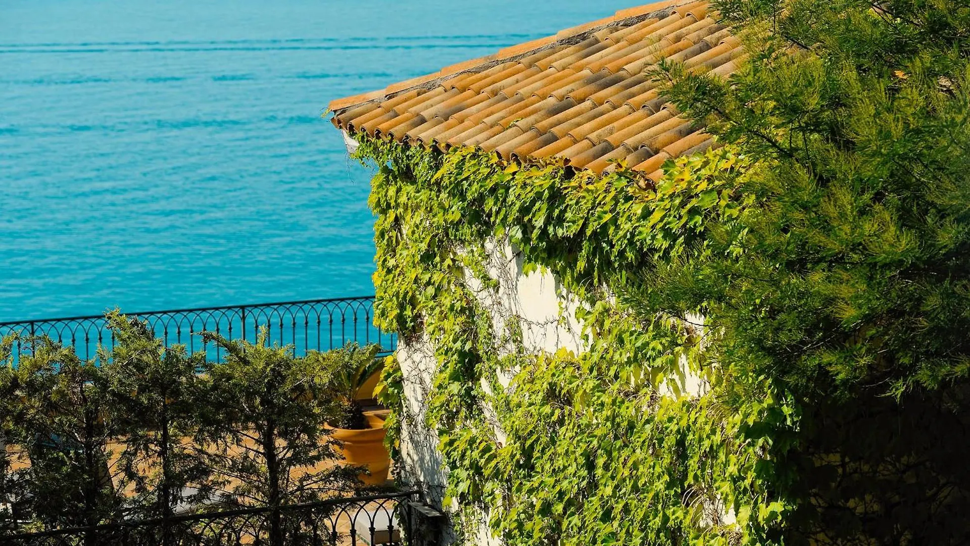 Hotel La Perouse Nice Baie Des Anges