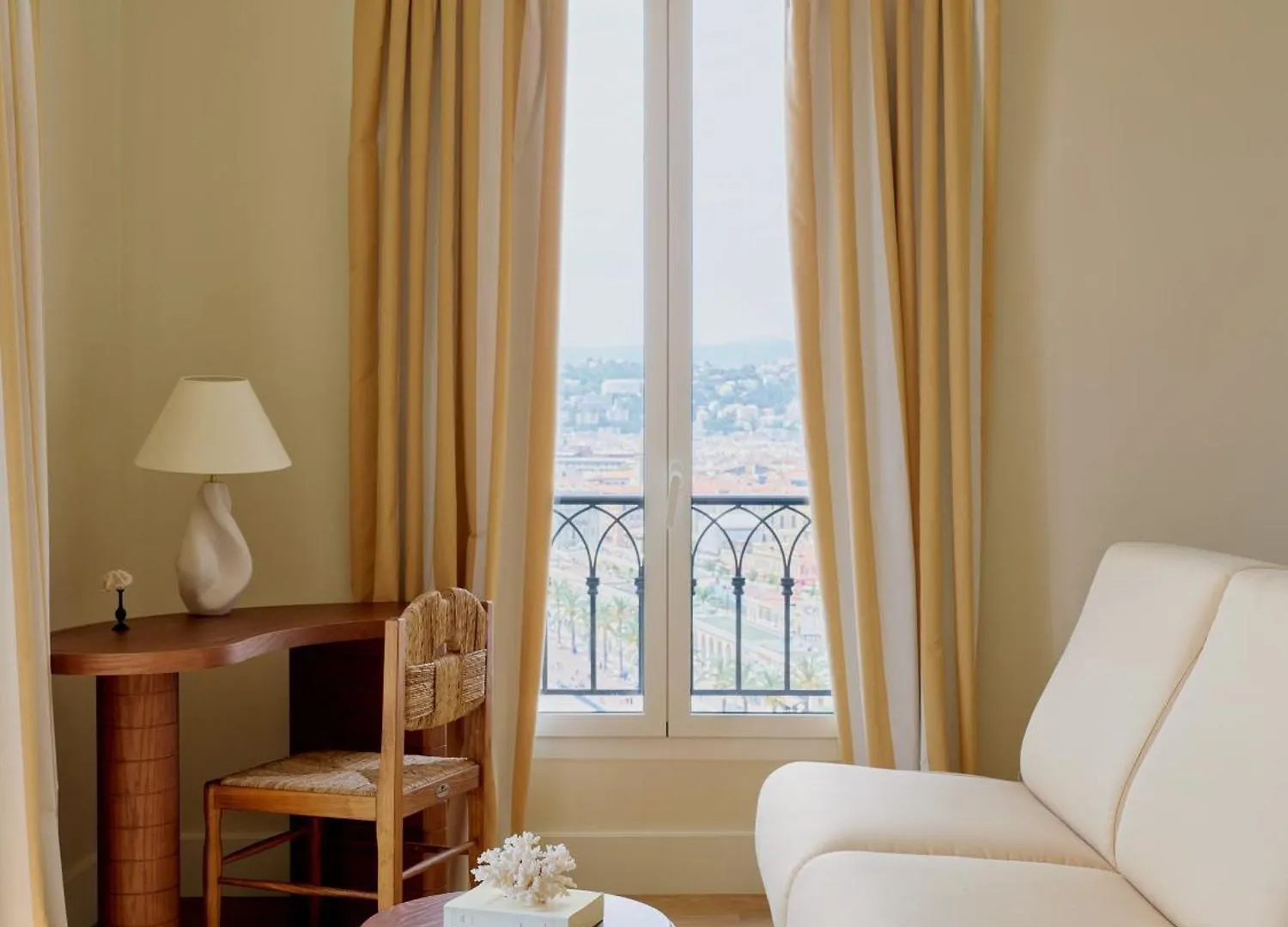 Hotel La Perouse Nice Baie Des Anges