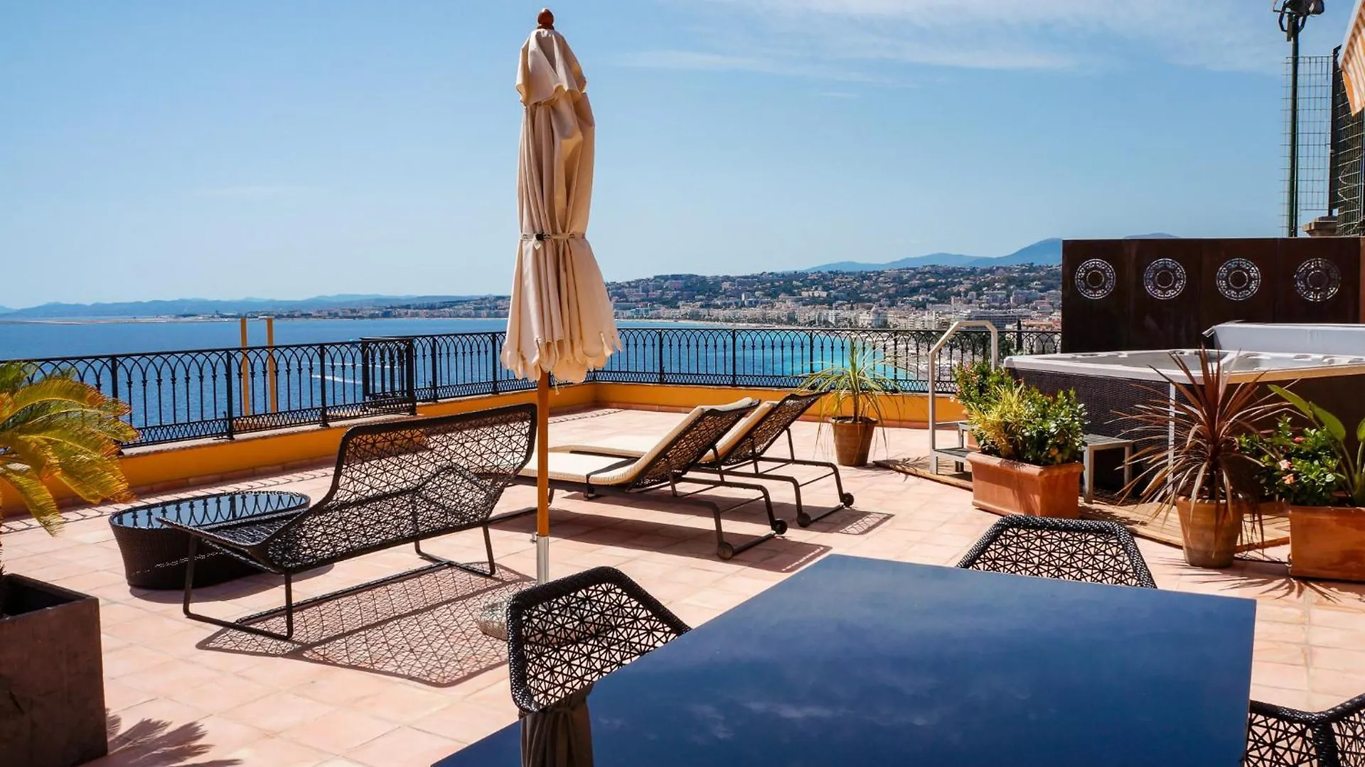 Hotel La Perouse Nice Baie Des Anges