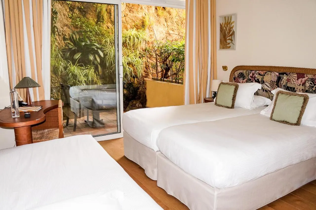 Hotel La Perouse Nice Baie Des Anges 4*,