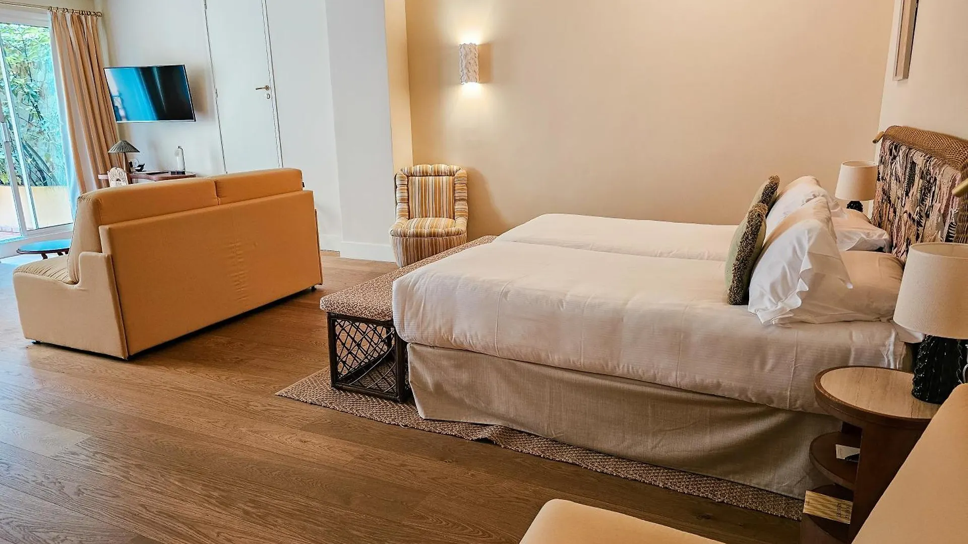 Hotel La Perouse Nice Baie Des Anges
